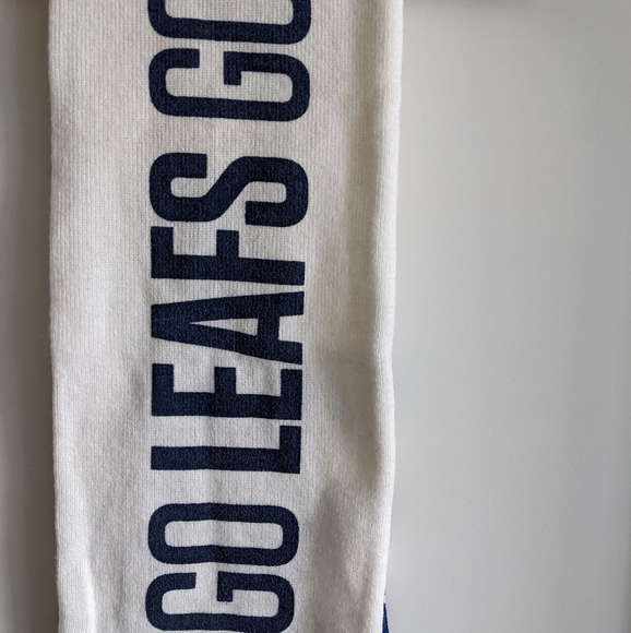 Toronto Maple Leafs Scotiabank Scarf - Picture 5 of 7